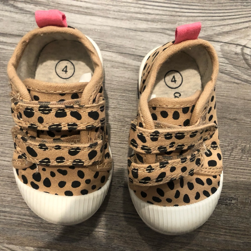 Never worn cat and Jack sneakers animal print size 4
